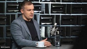 У затриманого чорногорськими правоохоронцями керівника російської пропагандистської інформаційної мережі “Рибарь” Михаїла Звінчука та його спільників виявили сучасне цифрове обладнання, дрони, електронні пристрої та телефони
