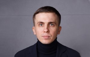 Міністр внутрішніх справ Австрії Герхард Карнер заявив, що керівника відділу журналістських розслідувань “Української правди” Михайла Ткача відпустили після затримання у Відні, а оператор Ярослав Бондаренко досі перебуває під вартою